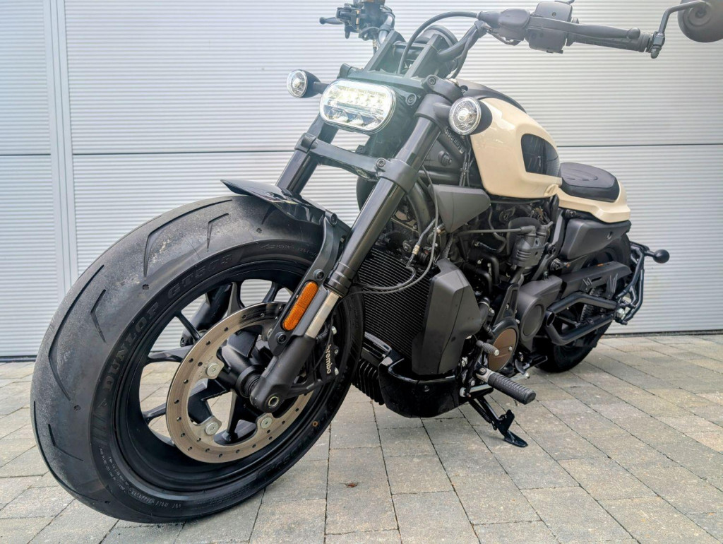 HARLEY-DAVIDSON Sportster