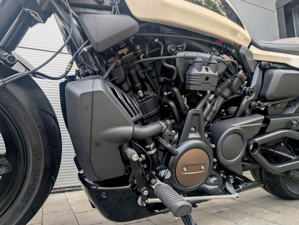 HARLEY-DAVIDSON Sportster