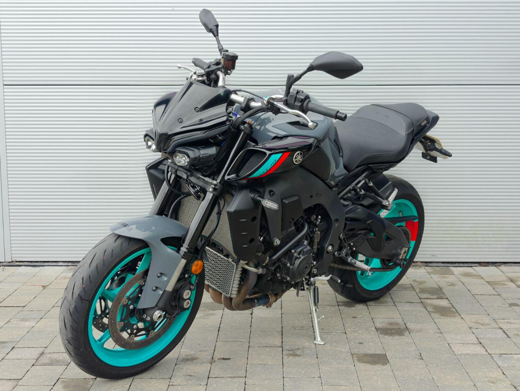 YAMAHA MT-10