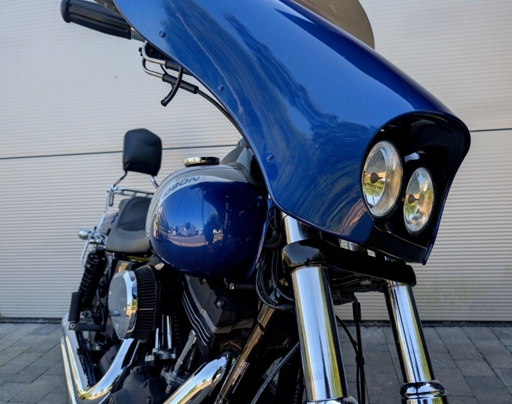 HARLEY-DAVIDSON Dyna