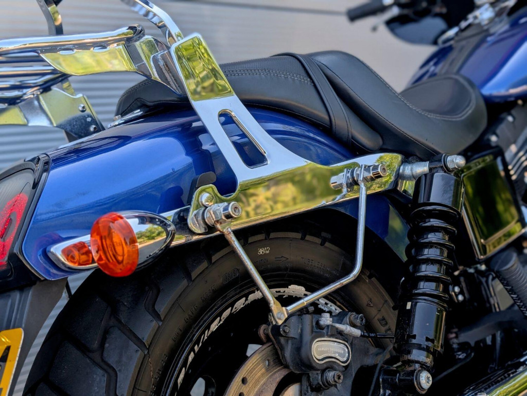 HARLEY-DAVIDSON Dyna