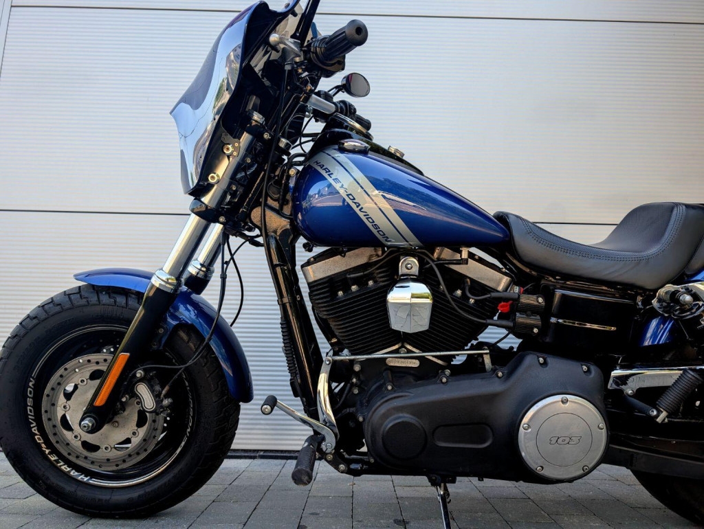 HARLEY-DAVIDSON Dyna