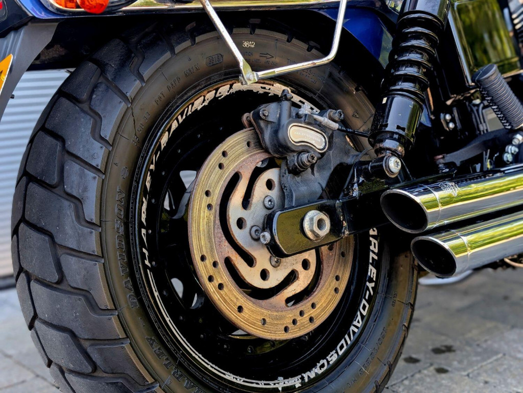 HARLEY-DAVIDSON Dyna