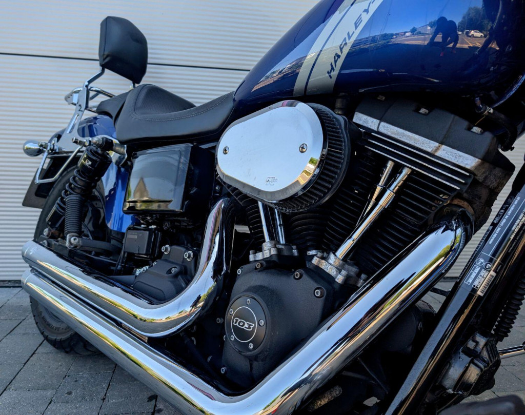 HARLEY-DAVIDSON Dyna