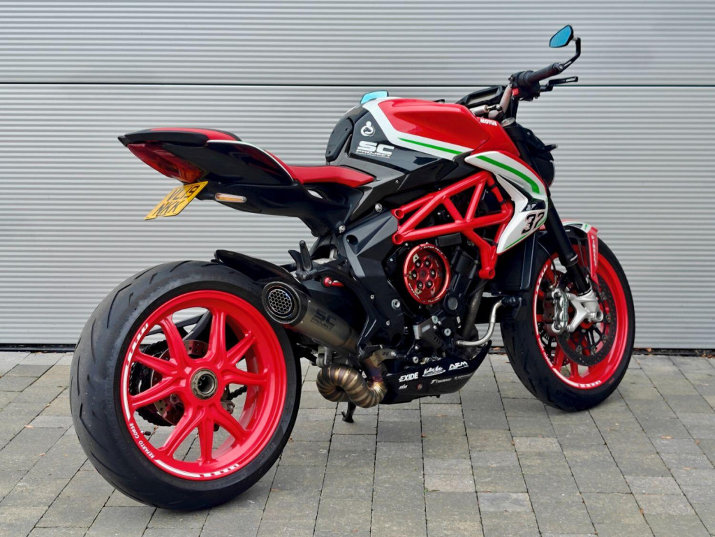 MV AGUSTA BRUTALE 800
