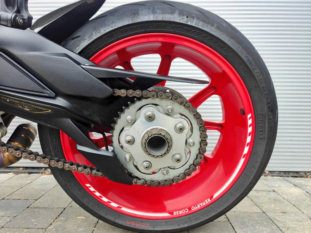 MV AGUSTA BRUTALE 800