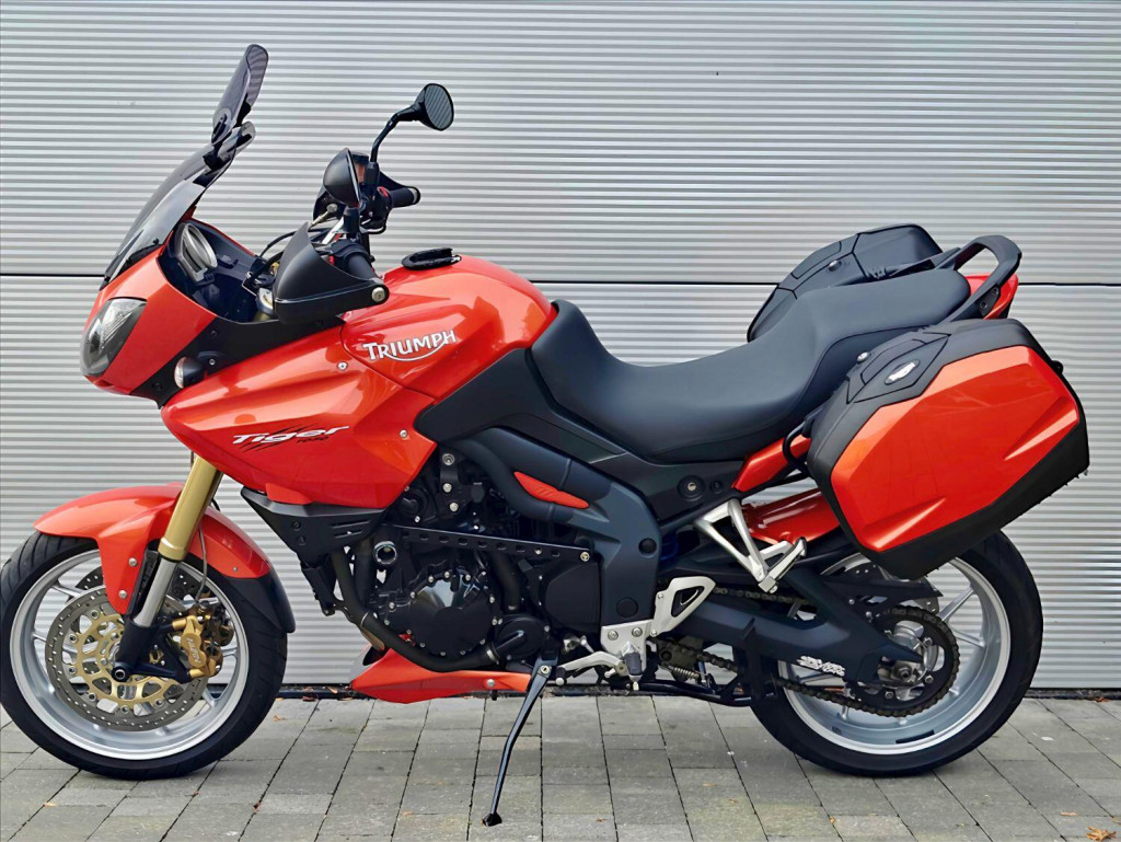 TRIUMPH TIGER 1050
