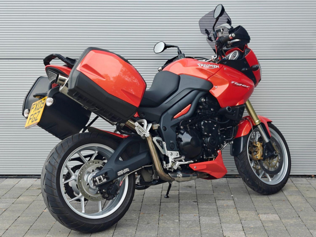 TRIUMPH TIGER 1050