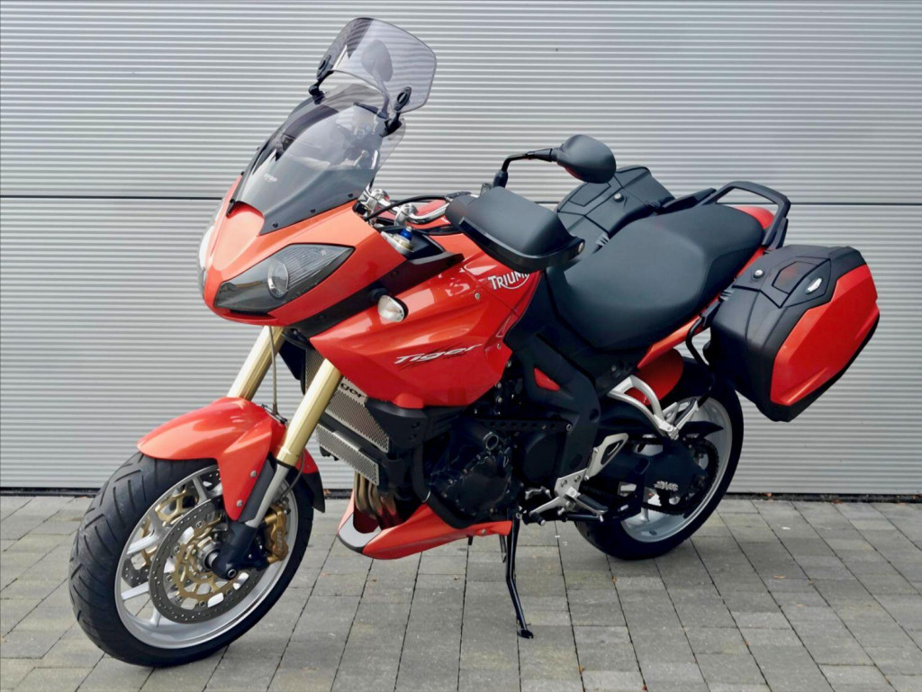 TRIUMPH TIGER 1050