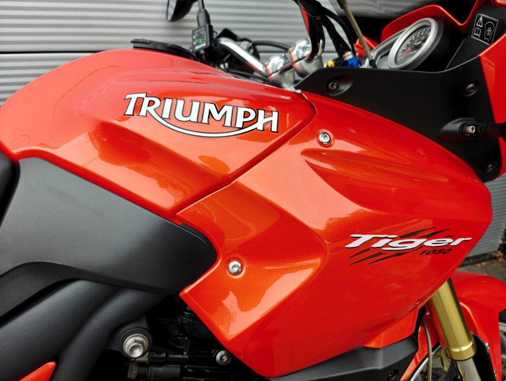 TRIUMPH TIGER 1050