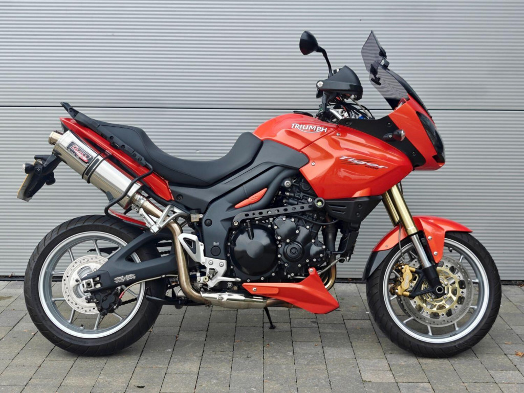 TRIUMPH TIGER 1050