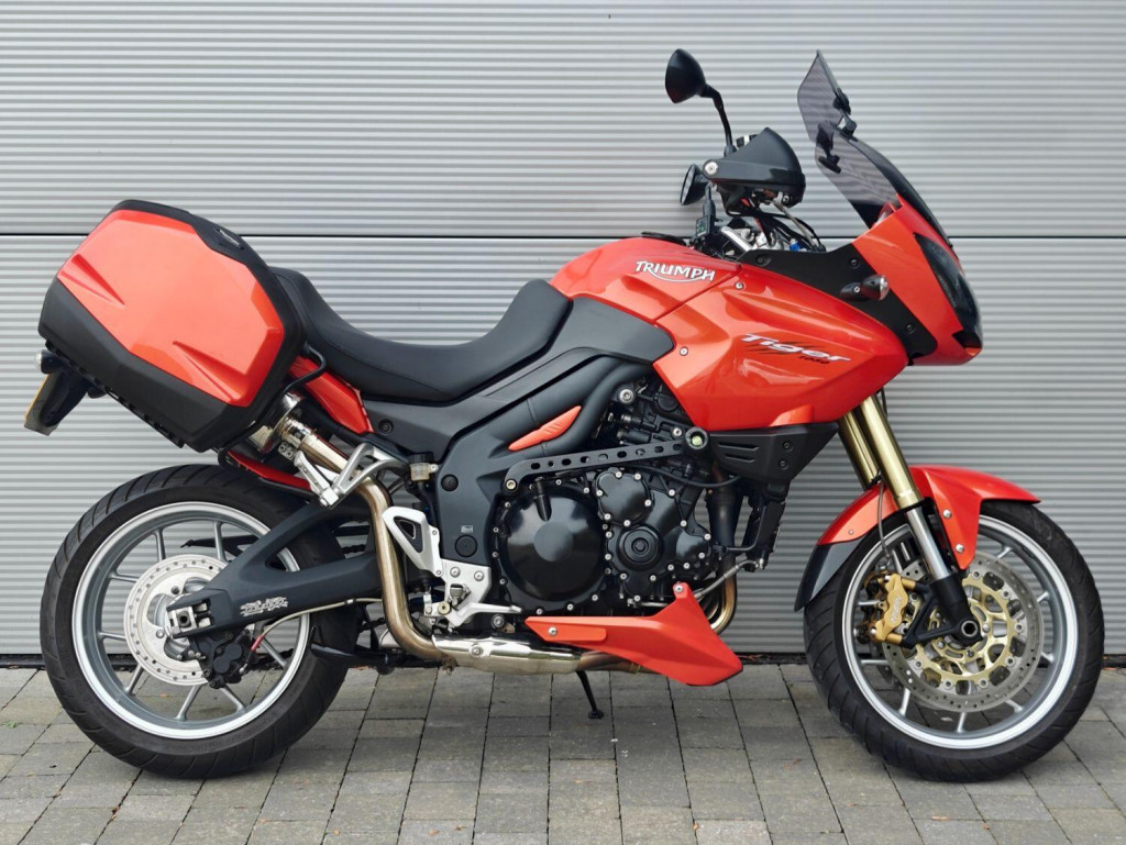 TRIUMPH TIGER 1050