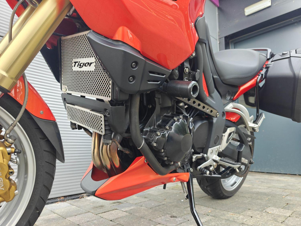 TRIUMPH TIGER 1050