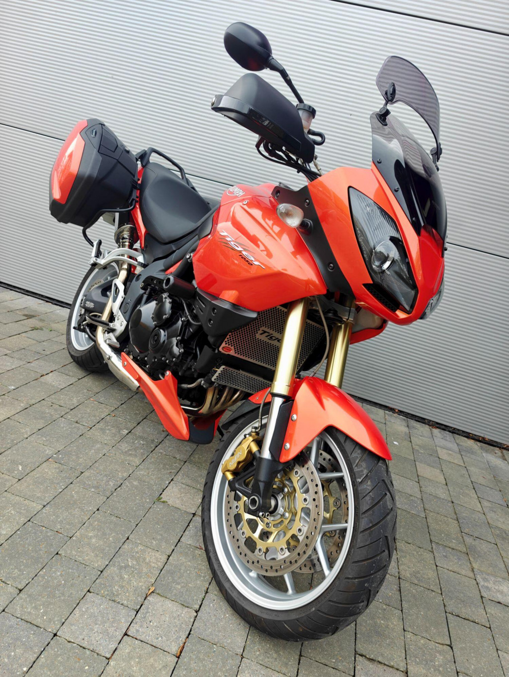 TRIUMPH TIGER 1050