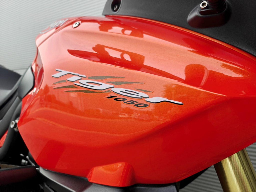 TRIUMPH TIGER 1050