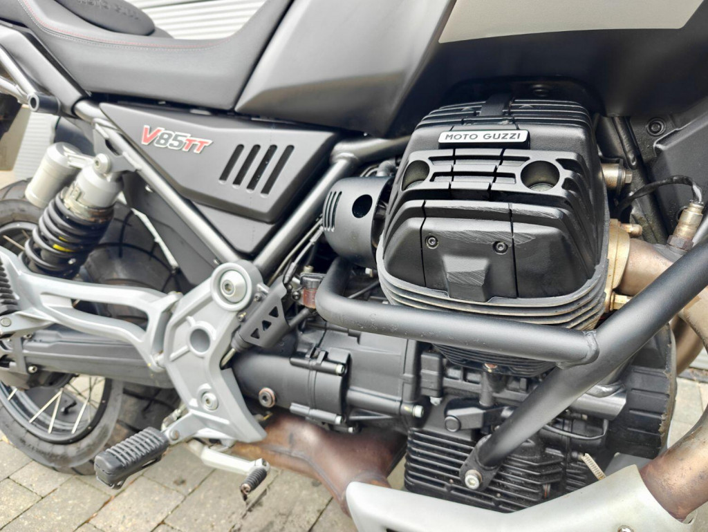 MOTO GUZZI V85