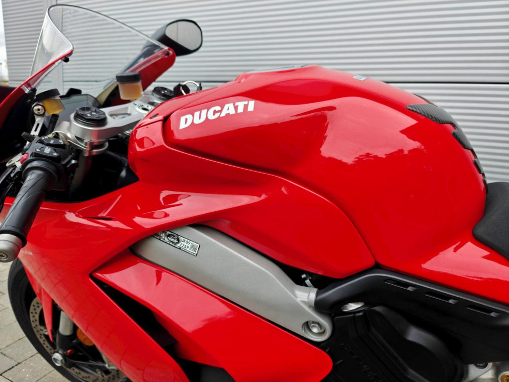 DUCATI Panigale V4