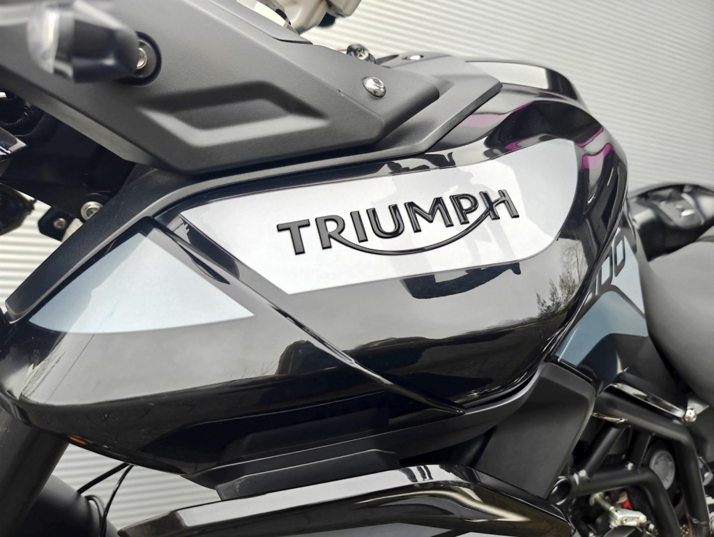 TRIUMPH TIGER 900