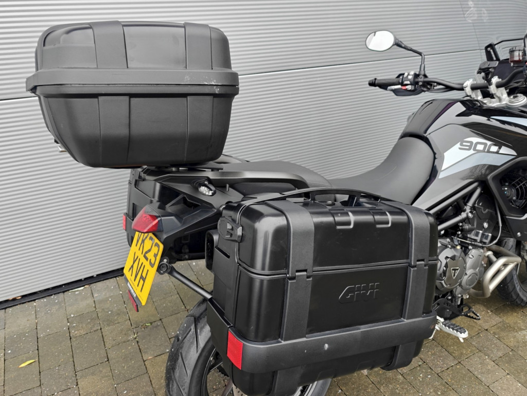 TRIUMPH TIGER 900