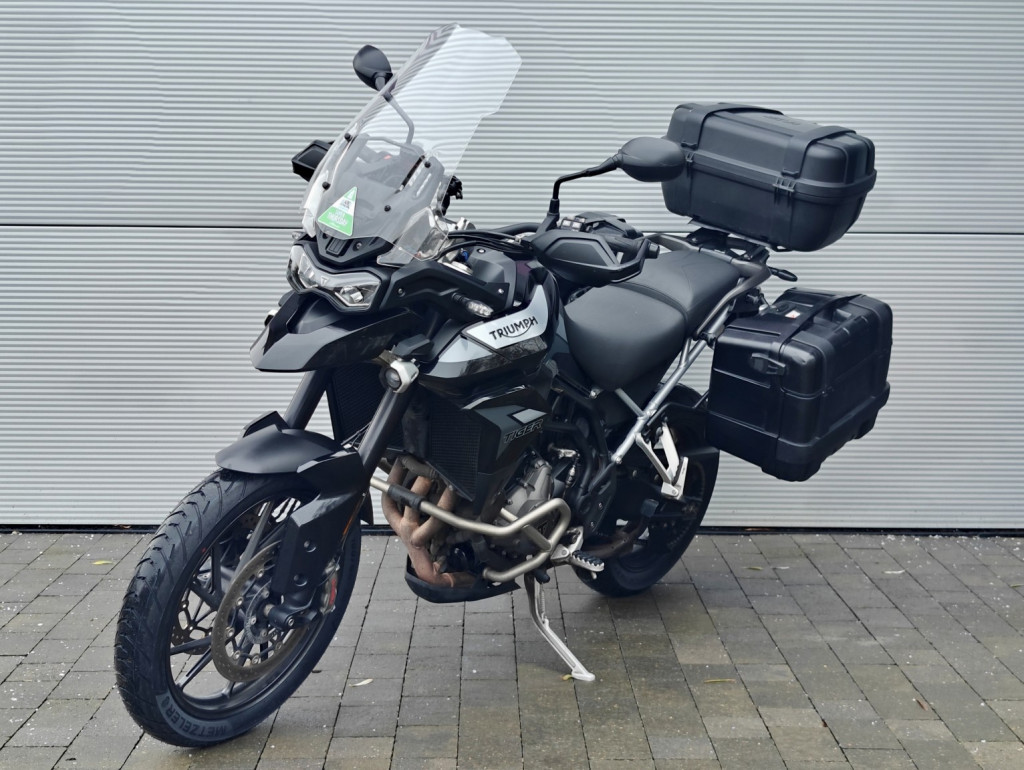 TRIUMPH TIGER 900