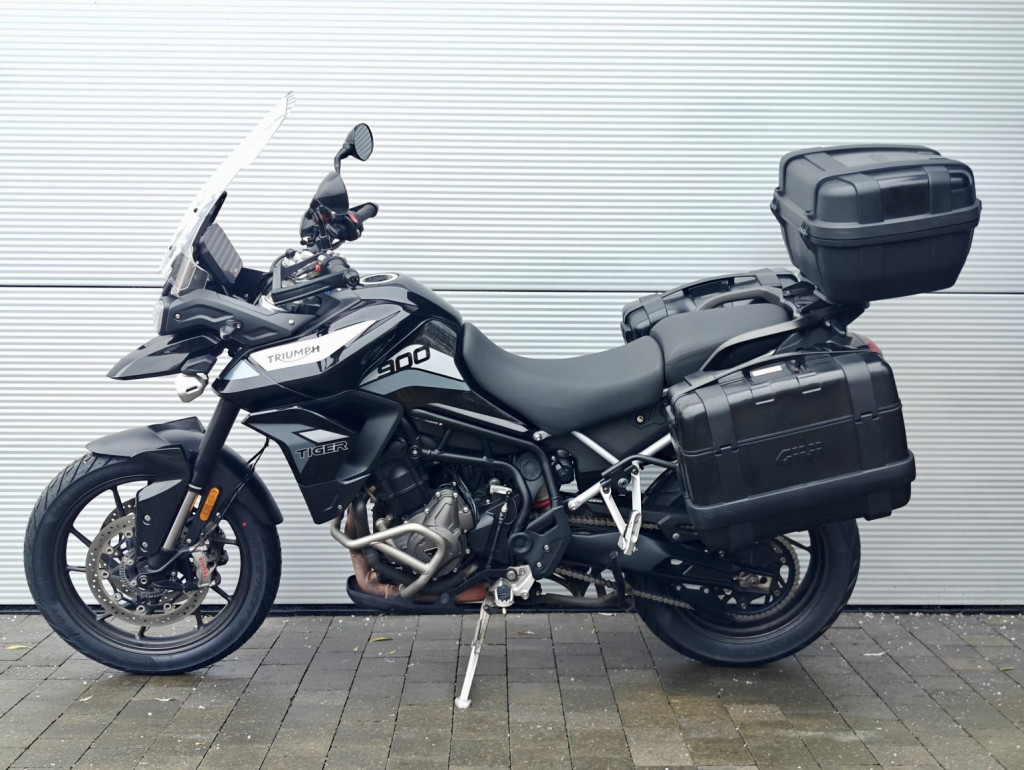 TRIUMPH TIGER 900