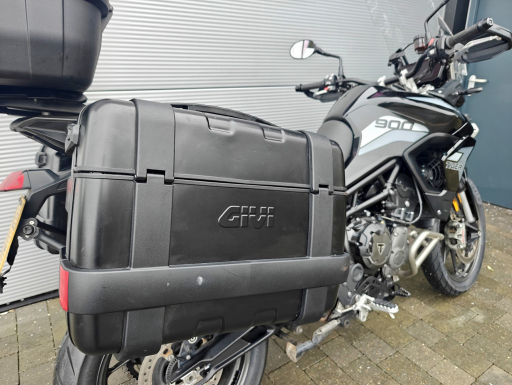 TRIUMPH TIGER 900