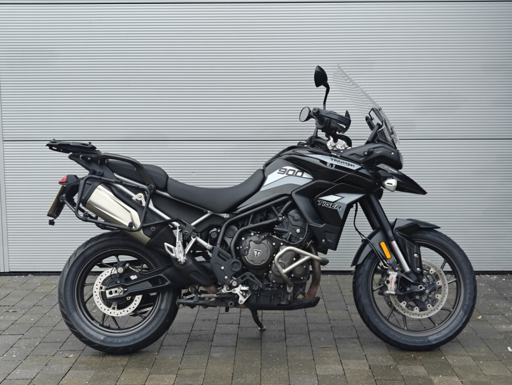 TRIUMPH TIGER 900