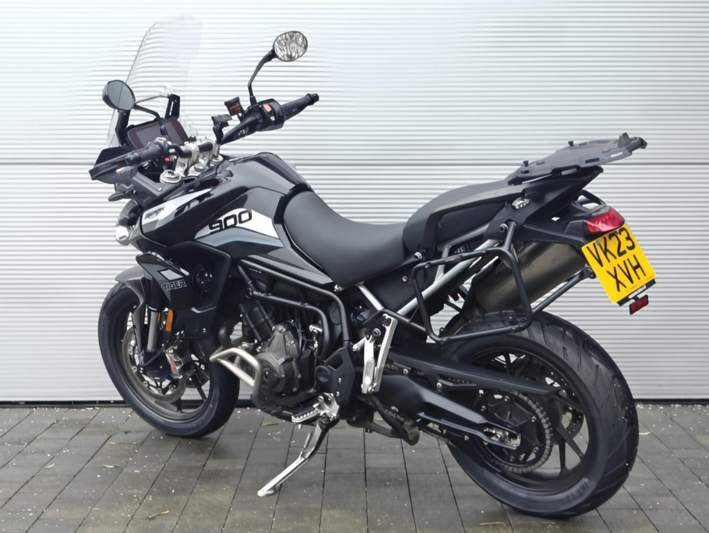 TRIUMPH TIGER 900