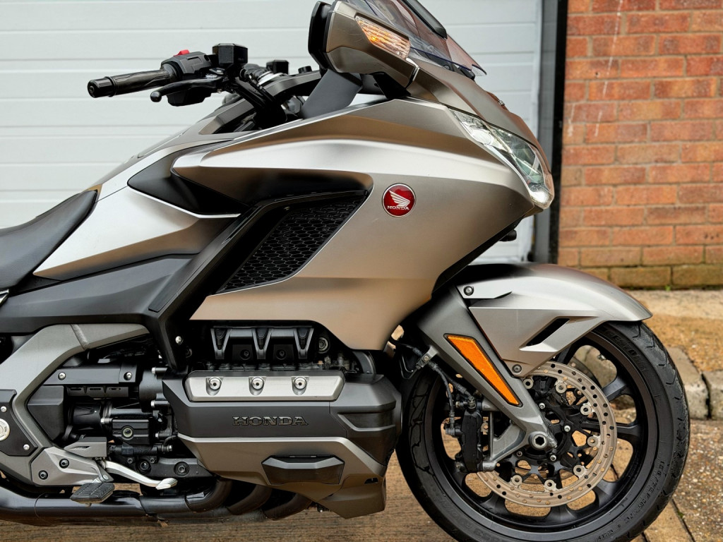 HONDA GL1800 GOLD WING