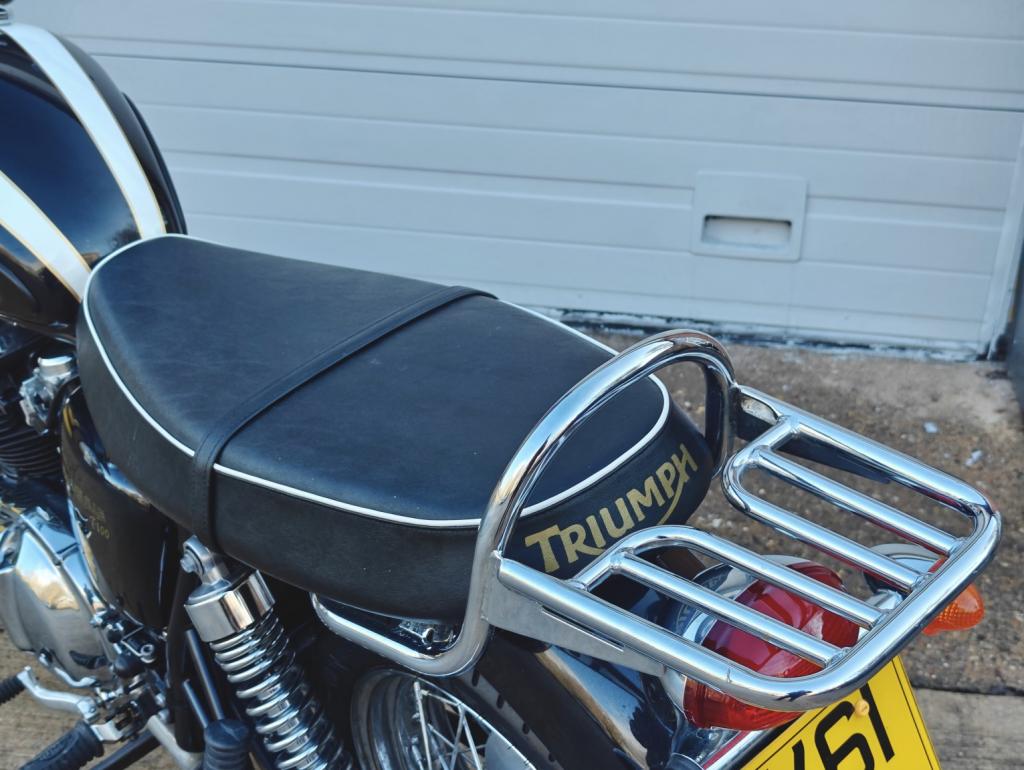 TRIUMPH BONNEVILLE T100