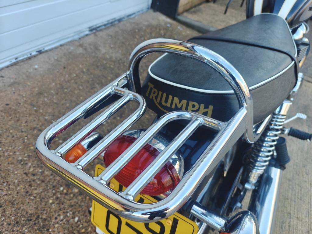 TRIUMPH BONNEVILLE T100