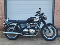 TRIUMPH BONNEVILLE T100