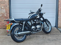 TRIUMPH BONNEVILLE T100