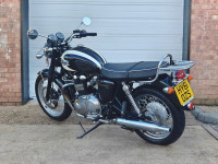 TRIUMPH BONNEVILLE T100