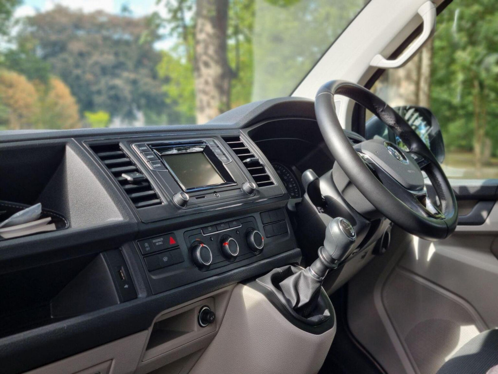 VOLKSWAGEN TRANSPORTER