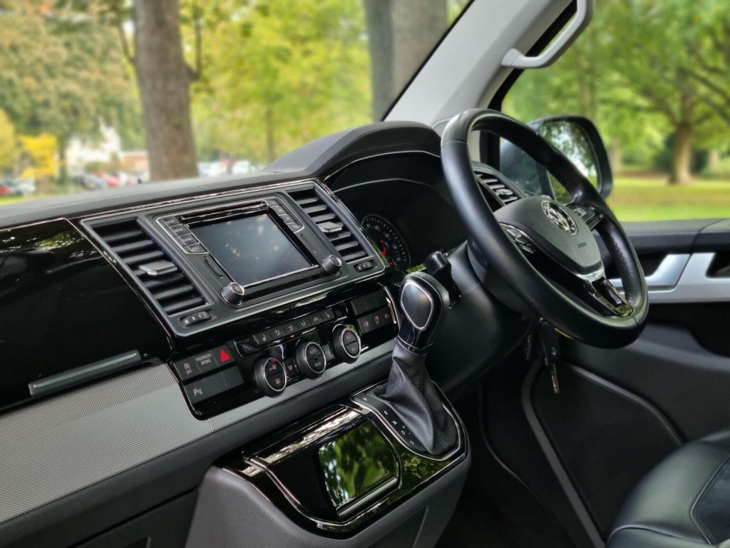 VOLKSWAGEN CARAVELLE