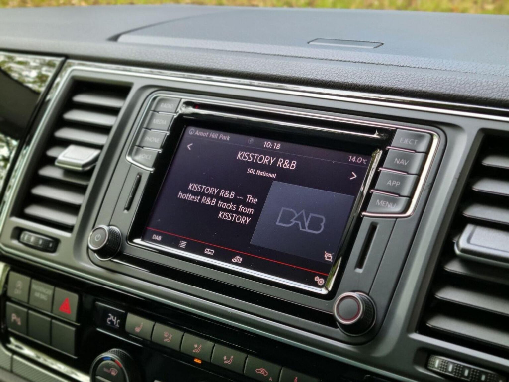 VOLKSWAGEN CARAVELLE