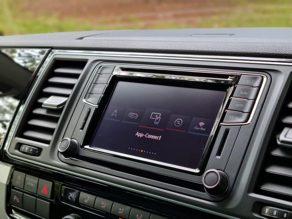 VOLKSWAGEN CARAVELLE