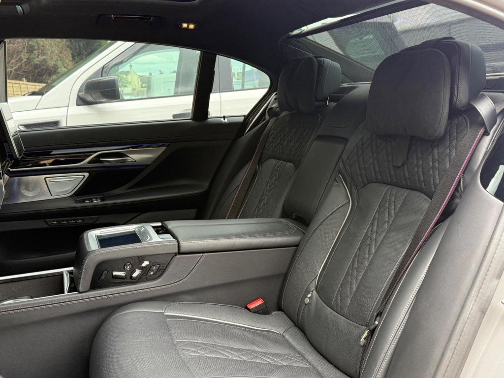 BMW 7 SERIES